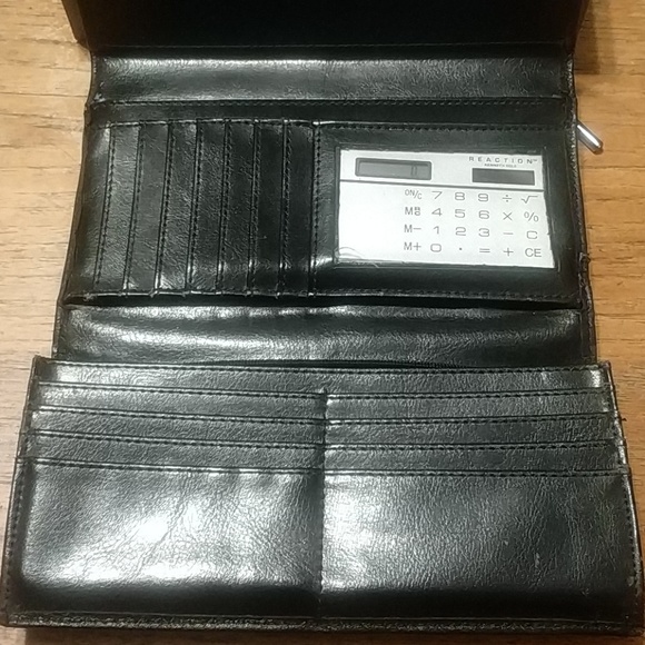 Kenneth Cole Reaction Black Wallet - Picture 4 of 8
